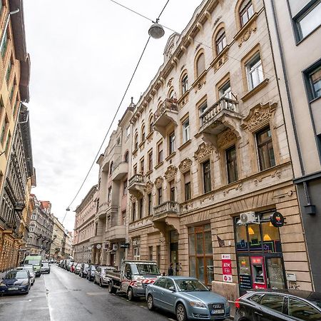 Budapest Magic Blue In Downtown Ngoại thất bức ảnh