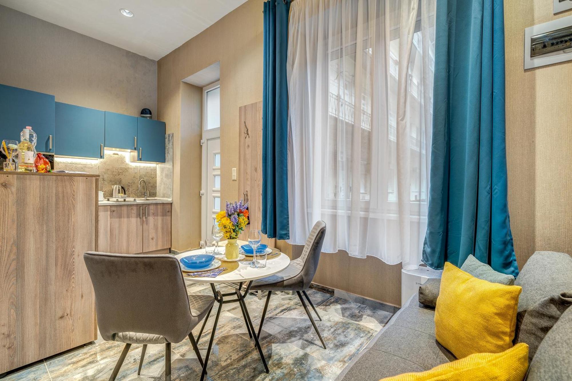 Budapest Magic Blue In Downtown Ngoại thất bức ảnh