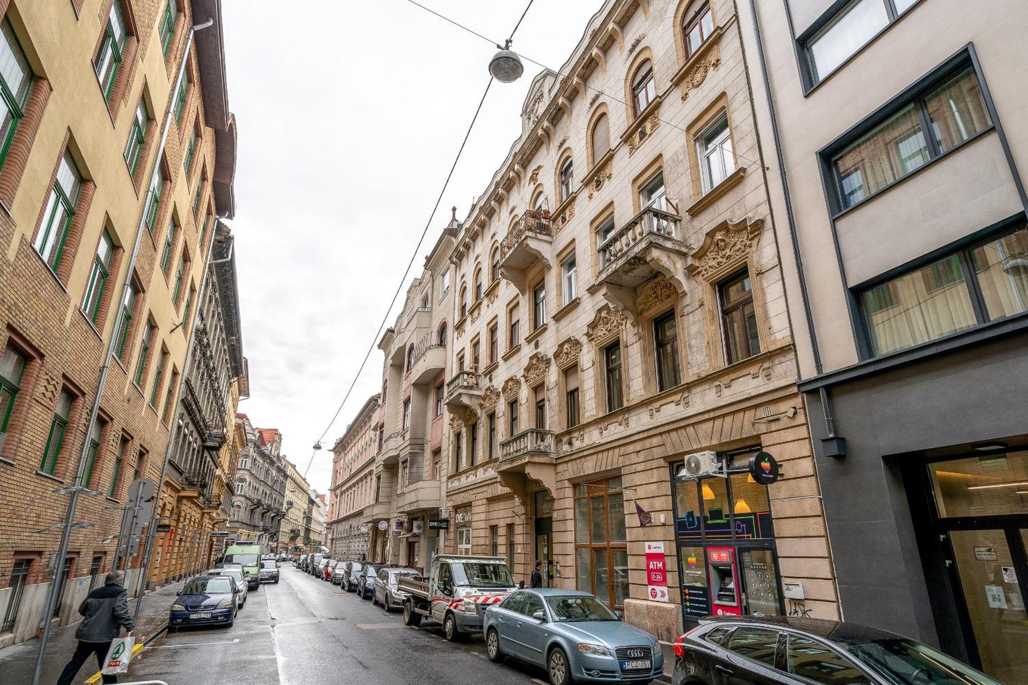 Budapest Magic Blue In Downtown Ngoại thất bức ảnh