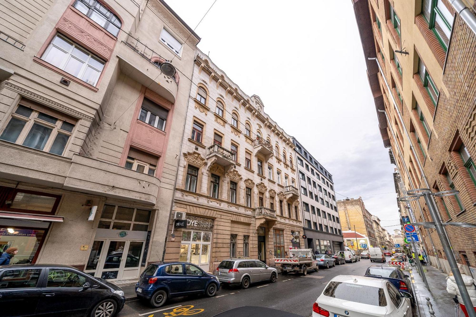 Budapest Magic Blue In Downtown Ngoại thất bức ảnh