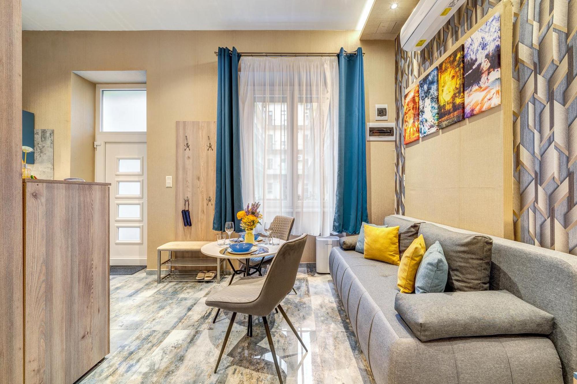 Budapest Magic Blue In Downtown Ngoại thất bức ảnh