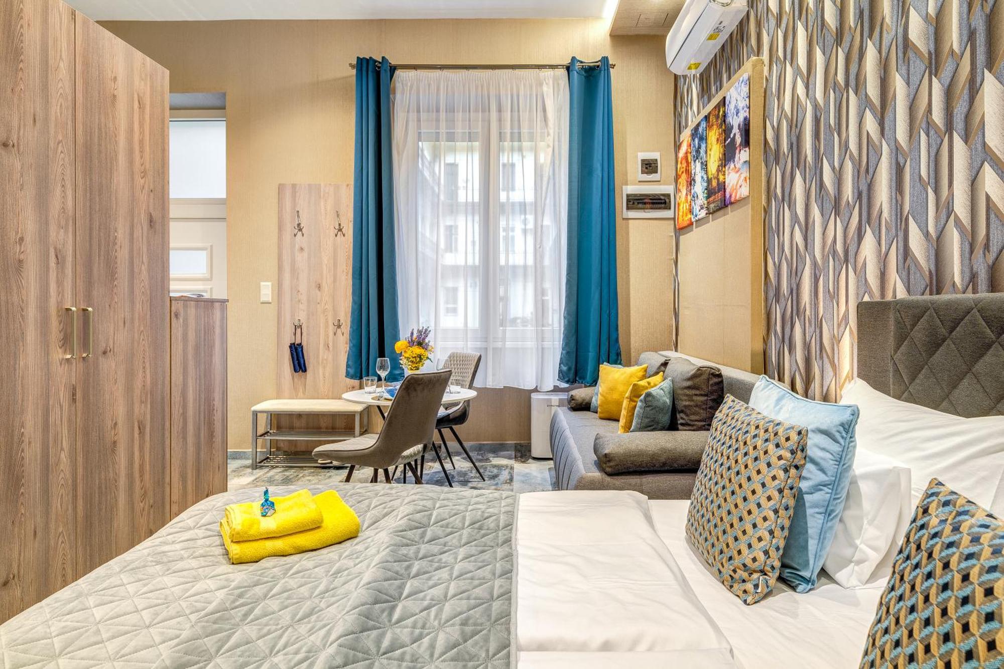Budapest Magic Blue In Downtown Ngoại thất bức ảnh
