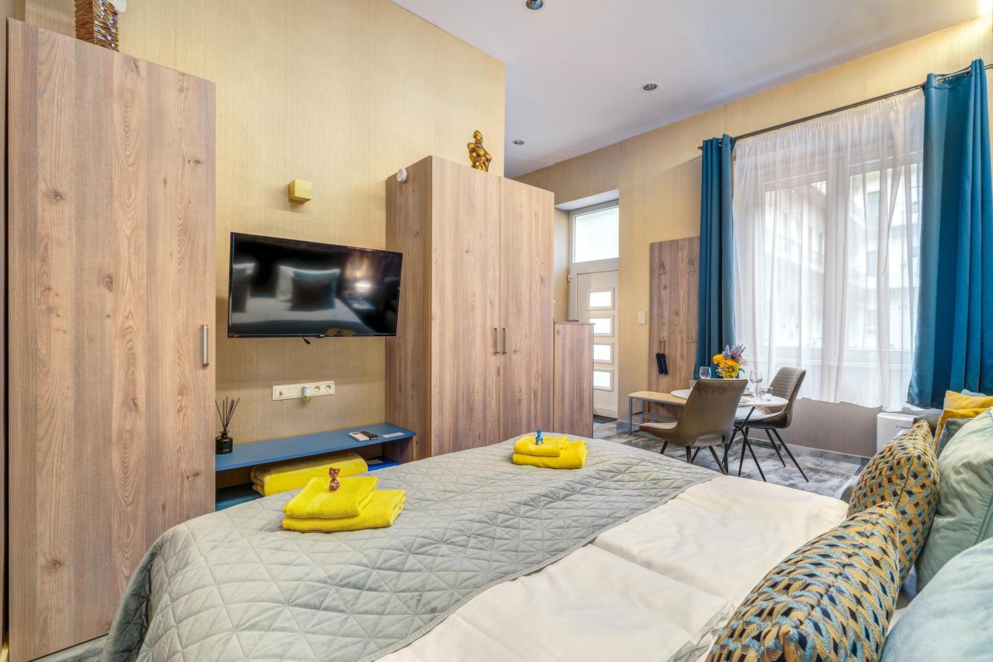 Budapest Magic Blue In Downtown Ngoại thất bức ảnh